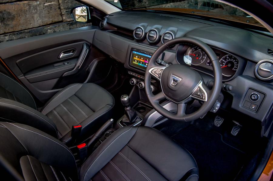 Интерьер Dacia Duster Prestige 4WD 2018 года  (UK) (фото 29 из 40)
